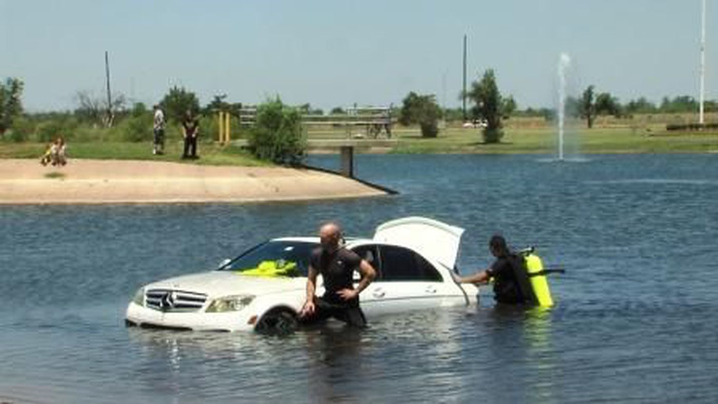 Submerged car recovered from Lawton’s Lake Helen