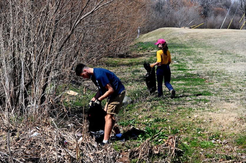 Volunteers collect more than 1,200 pounds of trash during Numu Creek cleanup