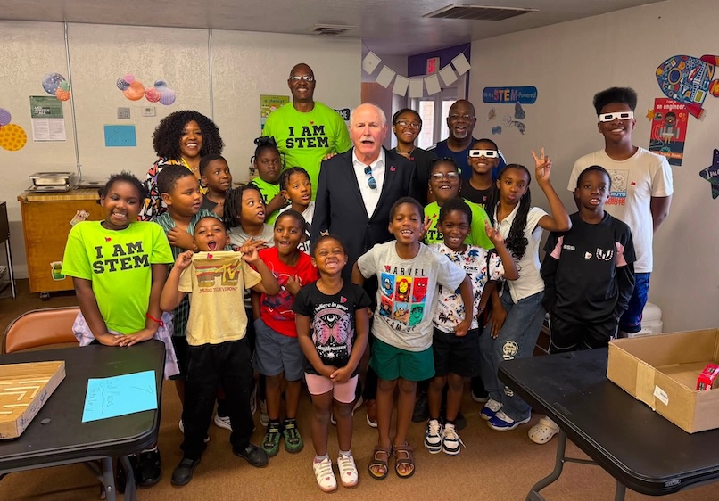 Mayor Stan Booker visits Abundant Life STEM Camp, explores student engineering and robotics projects