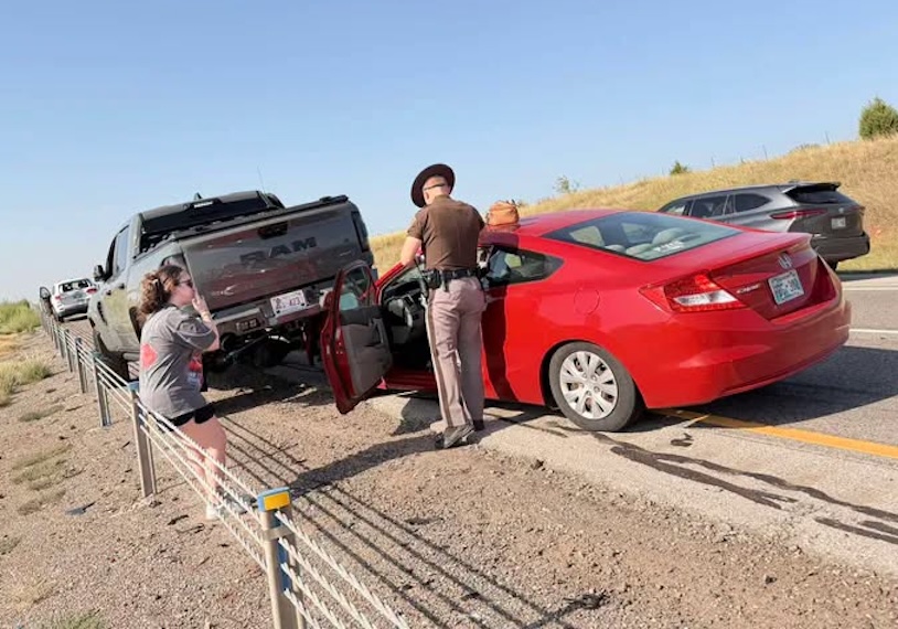 Oklahoma trooper praised for “going above and beyond” after I-35 crash leaves family stranded in 106-degree heat and tow truck unable to take everyone